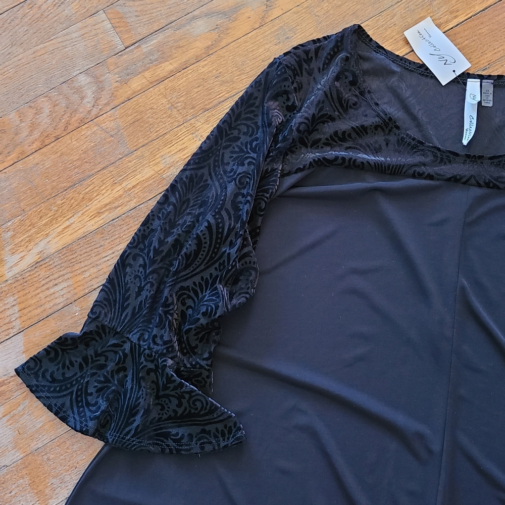 Black burnout velvet accent top NWT Sheer neck and sleeves, 2X NY Collection